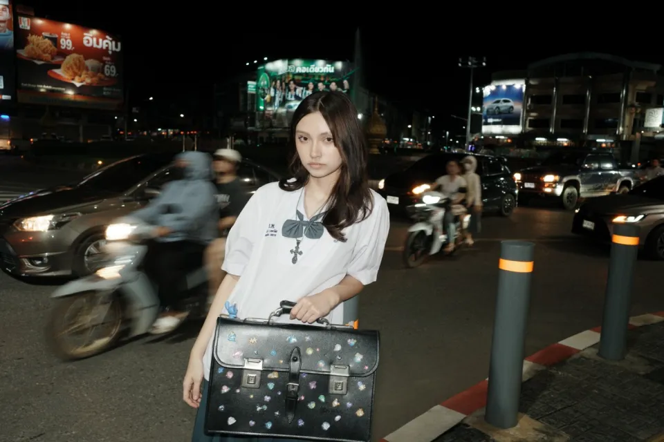 ถ่ายรูปชุดนักเรียนแนวสตรีท ที่ห้าแยกน้ำพุ อุดรธานี
