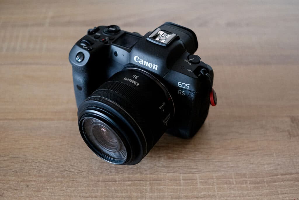 Canon EOS R5 ติดเลนส์ RF 35mm f1.8