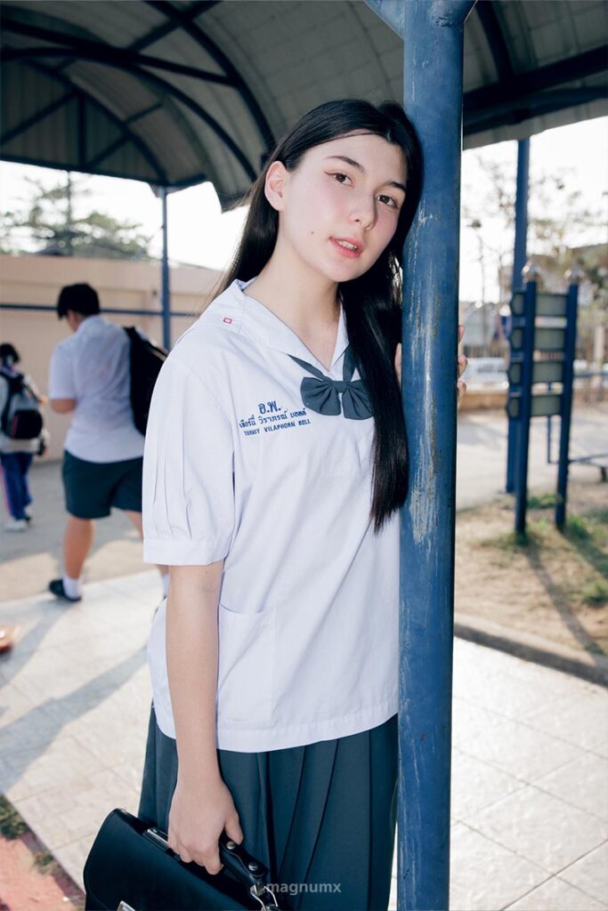 ถ่ายรูปชุดนักเรียน ม.ต้น กับน้องเทียร์ ที่โรงเรียนอุดรพิทยานุกูล