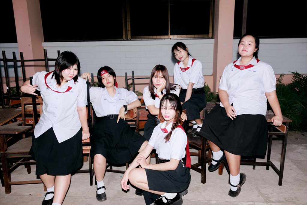ถ่ายรูปกลุ่มชุดนักเรียน กับช่างภาพพี่แม็กนั่ม ที่อุดรธานี