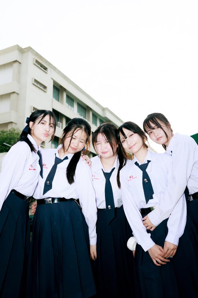 ผลงานถ่ายภาพนักเรียนกลุ่ม โดยพี่แม็กนั่ม ที่โรงเรียนเซนต์เมรี่