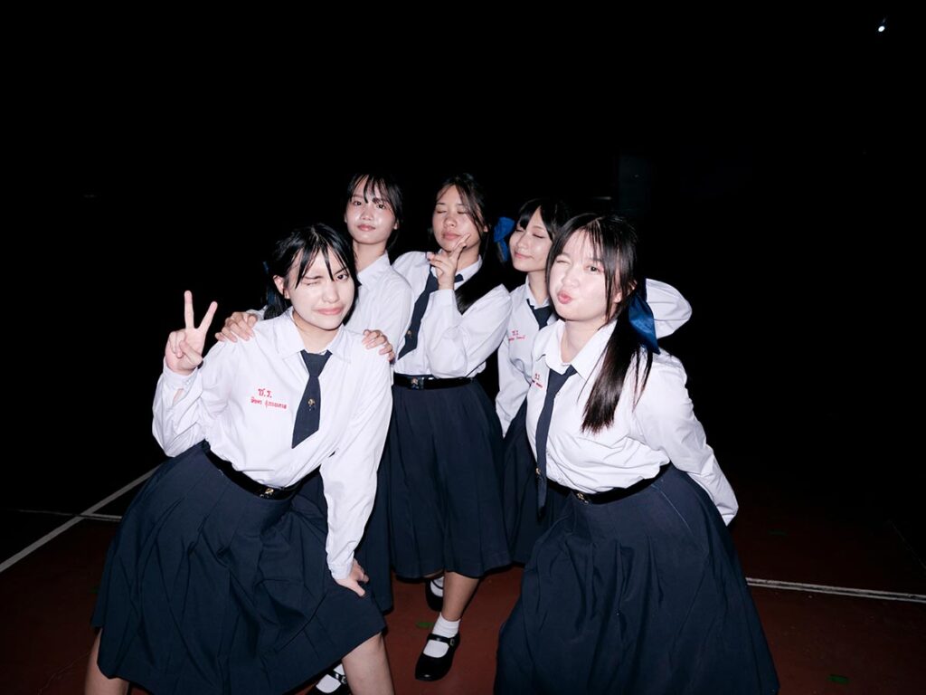 นักเรียนกลุ่มนี้จากเซนต์เมรี่ ถ่ายโดยพี่แม็กนั่ม