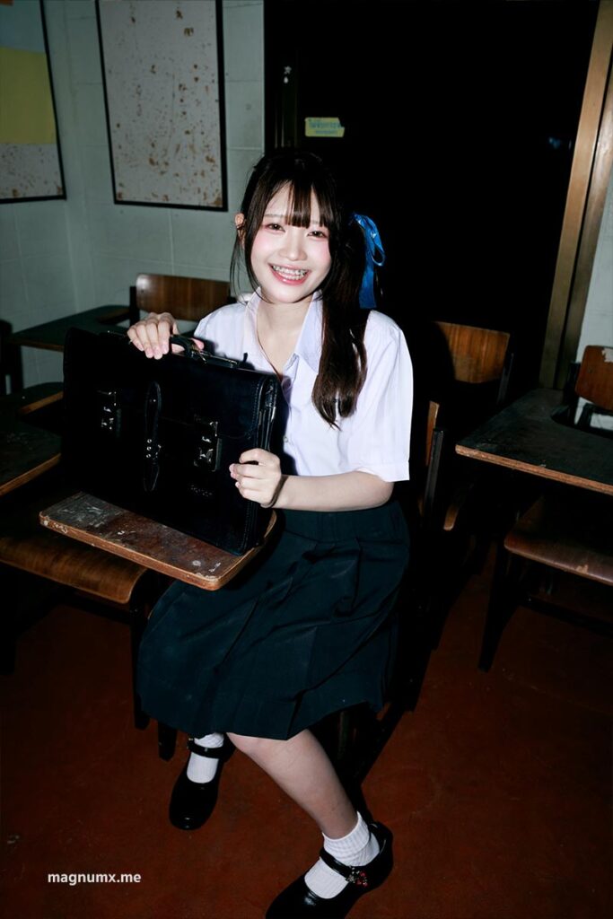 ถ่ายรูปพอร์ตนักเรียน ผลงานจากพี่แม็กนั่ม เปิดแฟลช โรงเรียนสตรีราชินูทิศ
