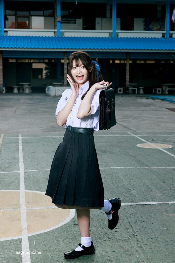 ถ่ายรูปพอร์ตนักเรียน เปิดแฟลช โรงเรียนสตรีราชินูทิศ