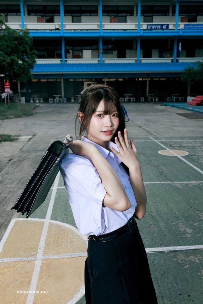ถ่ายรูปพอร์ตนักเรียน เปิดแฟลช โรงเรียนสตรีราชินูทิศ