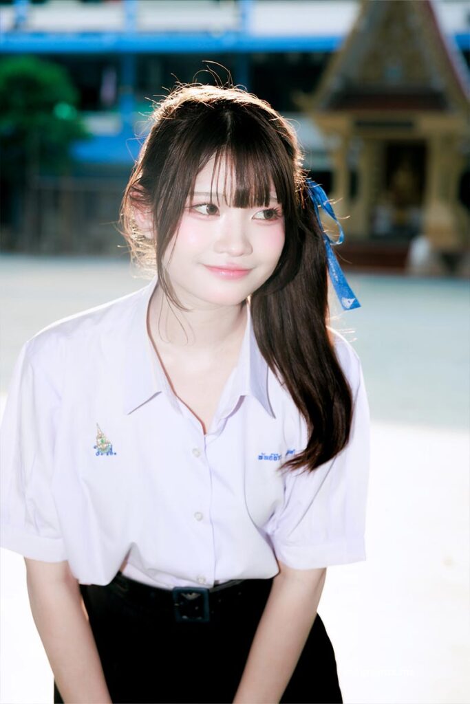 ถ่ายรูปพอร์ตนักเรียน เปิดแฟลช โรงเรียนสตรีราชินูทิศ